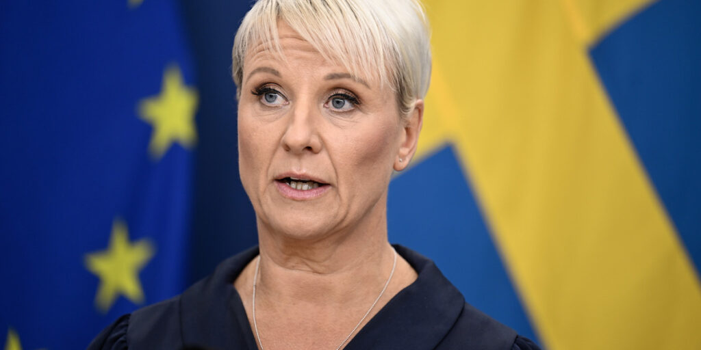 Anna Tenje, äldre- och socialförsäkringsminister (M)